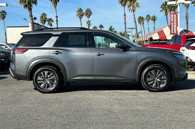 2022 nissan pathfinder sv