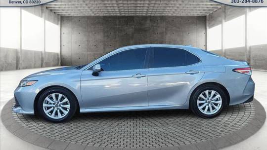 2019 toyota camry le