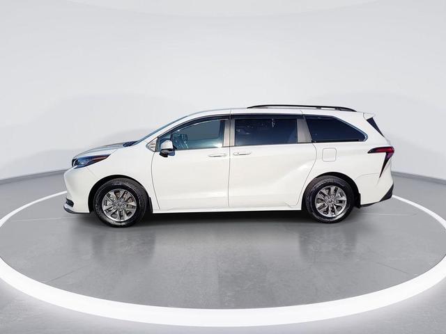 2022 toyota sienna le