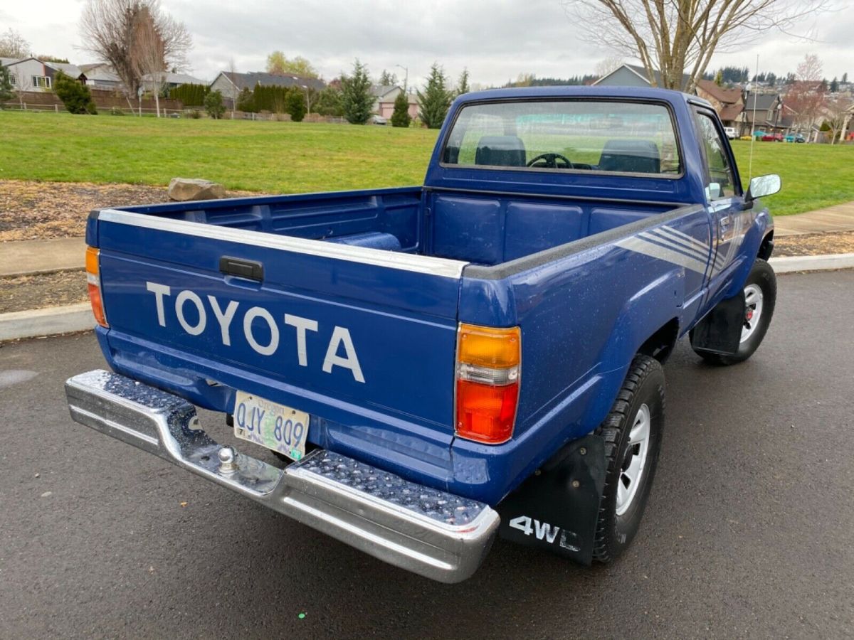 1987 toyota pickup 4x4 sr5 22r 4,cylinder 5,speed manual 178k miles 2/ owner
