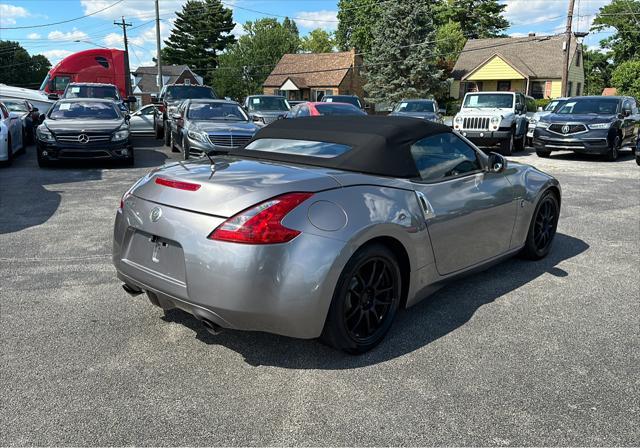 2010 nissan 370z base