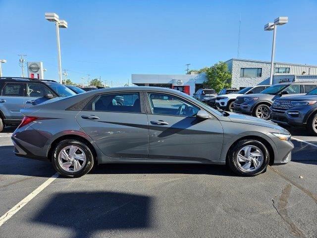 2024 hyundai elantra se