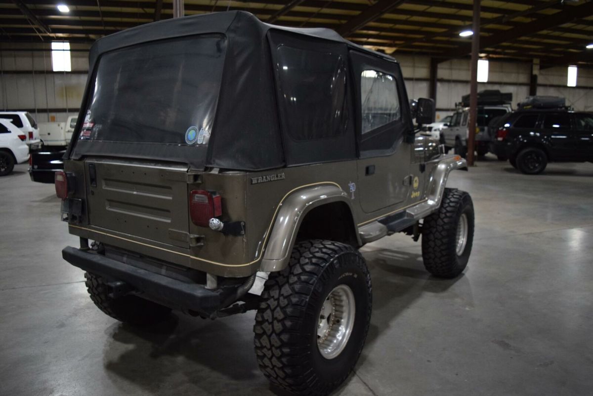 1989 wrangler sahara with 114022 miles, gray manual straight 6 cylinder engine