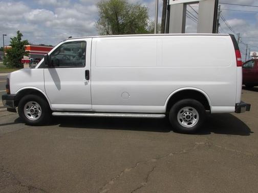 2020 gmc savana 2500 in milwaukee, wisconsin