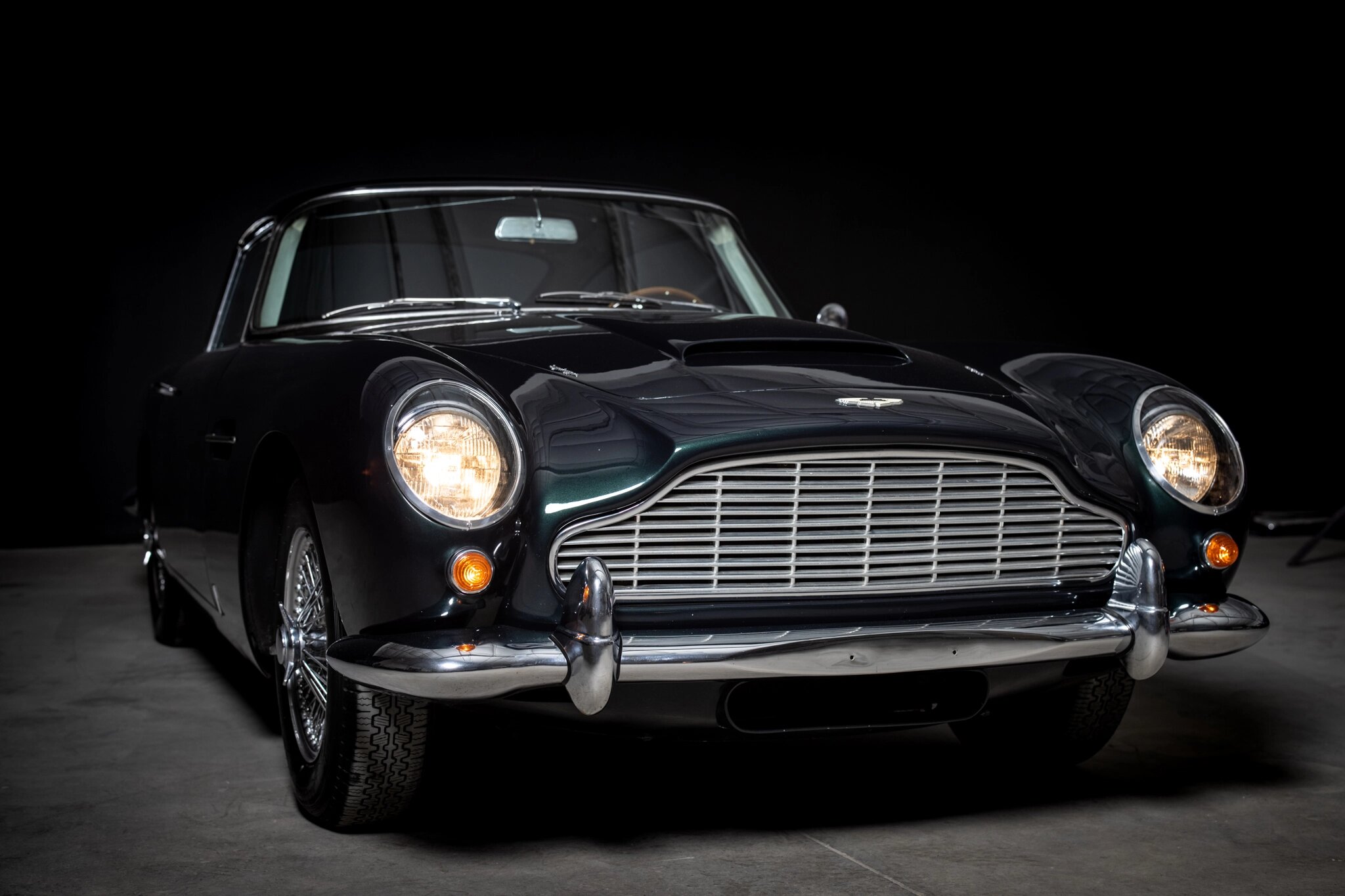 aston martin db5