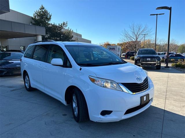 2014 toyota sienna le