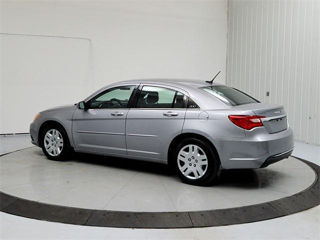 2013 chrysler 200 lx