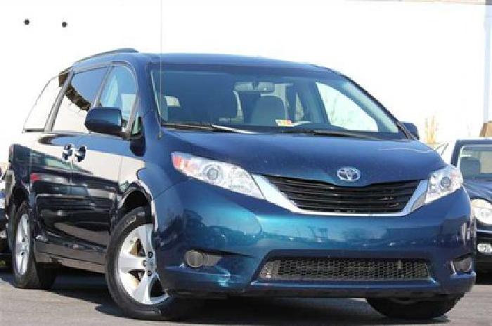 2011 toyota sienna le in manassas, va