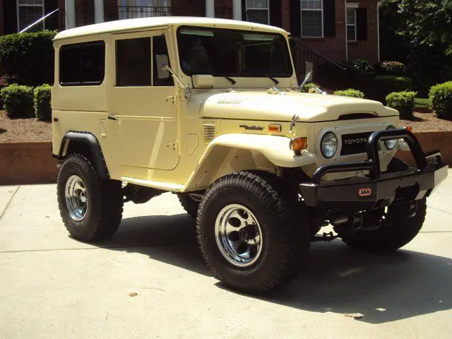 ** 1971 toyota land cruiser fj40 ** "showroom condition"