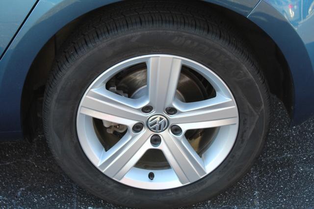2017 volkswagen golf tsi s 4-door
