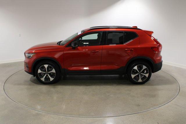 2023 volvo xc40 b5 plus dark theme