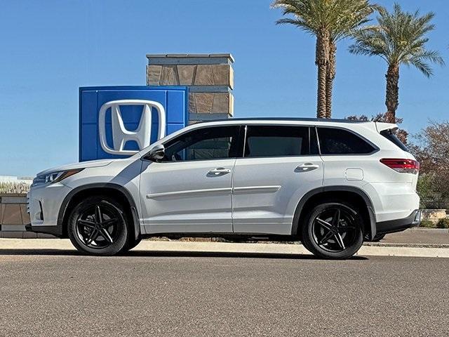 2017 toyota highlander limited