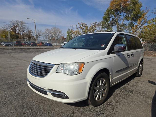 2012 chrysler town & country touring-l