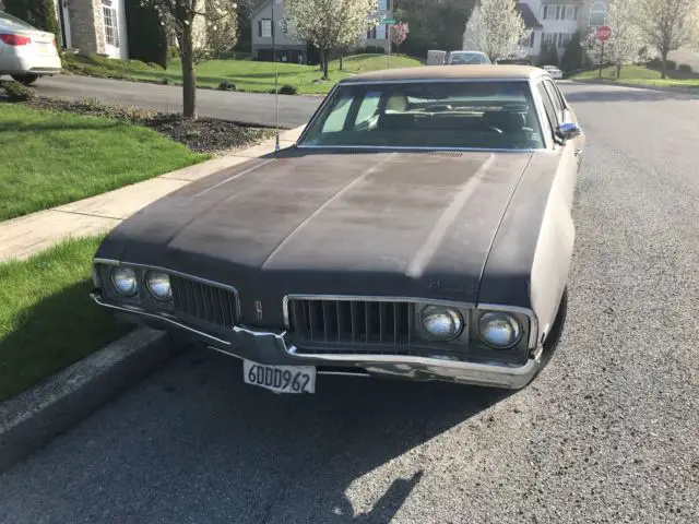 1969 oldsmobile cutlass town sedan