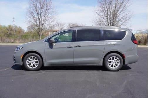2022 chrysler pacifica touring-l in grandville, michigan