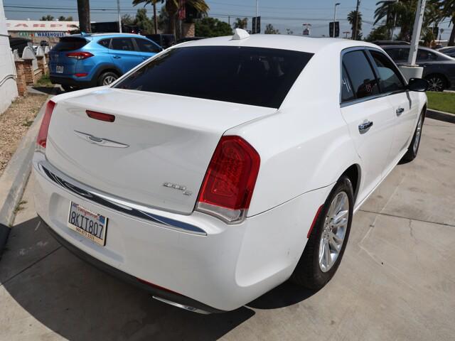 2017 chrysler 300c base
