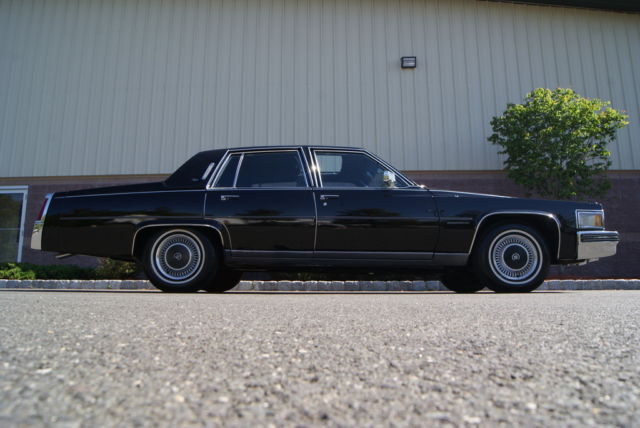 1977 cadillac fleetwood brougham 2 owner car rare triple black with sunroof !!!