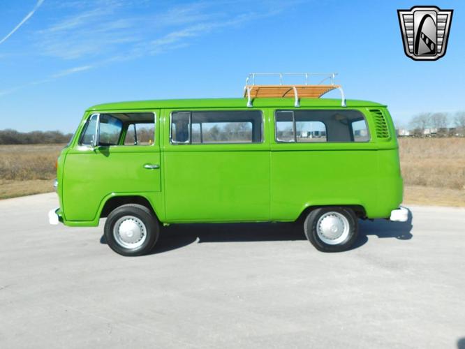1976 volkswagen bus in o'fallon, illinois