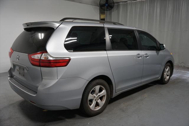 2016 toyota sienna le