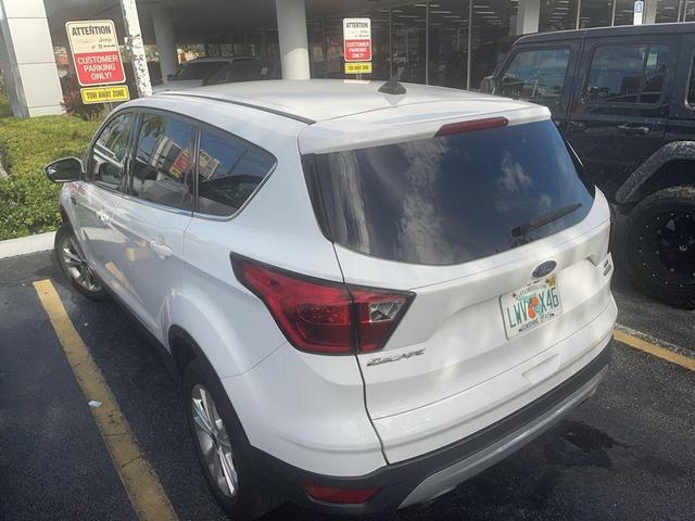 2019 ford escape se