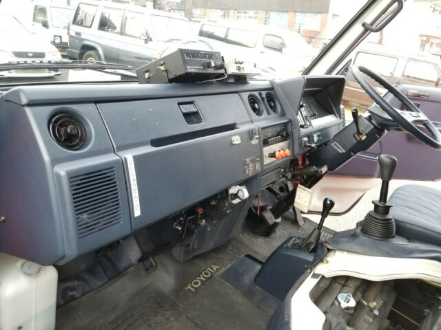 for sale: toyota hiace w-cab fire truck 4x4 diesel