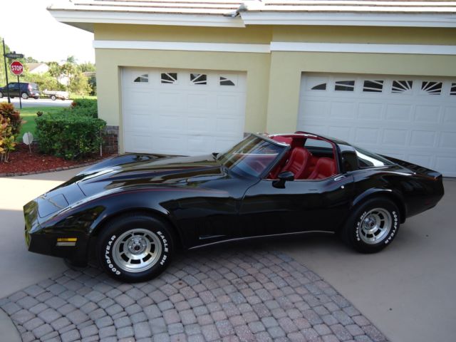1980 corvette -absolutely gorgeous-22,844 miles - showroom condition-a must see
