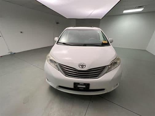 2012 toyota sienna xle in fayetteville, north carolina