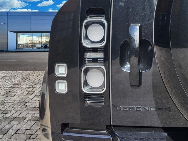 2023 land rover defender v8
