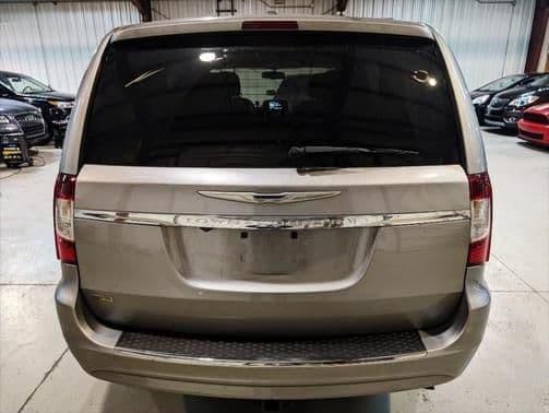 2016 chrysler town & country touring in willowick, ohio