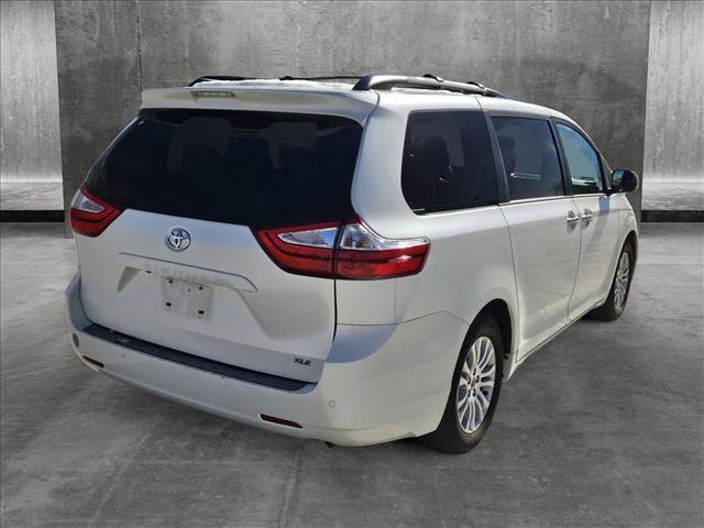 2017 toyota sienna xle