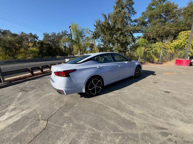 2023 nissan altima sr fwd