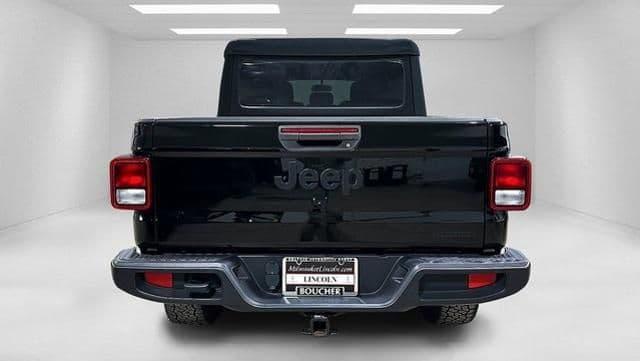 2020 jeep gladiator sport 4dr 4x4 crew cab 5 ft. box in milwaukee, wisconsin