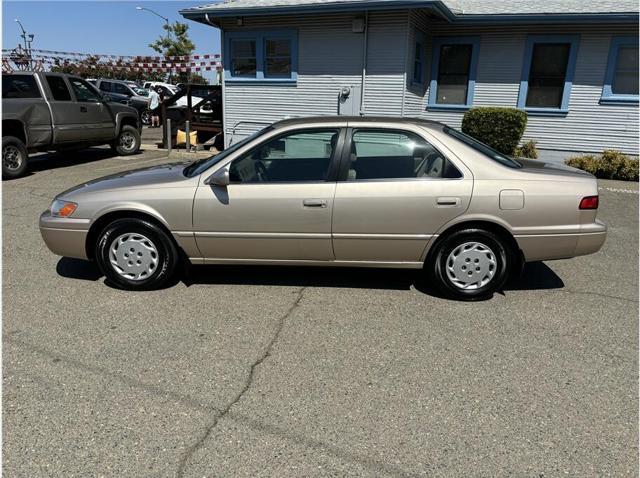 1998 toyota camry le