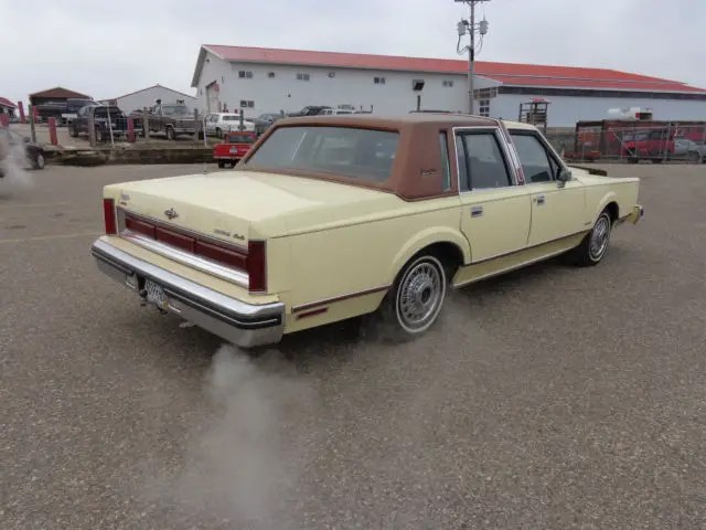 1981 lincoln town car sedan 4-door 5.0l, low mile original, 52k