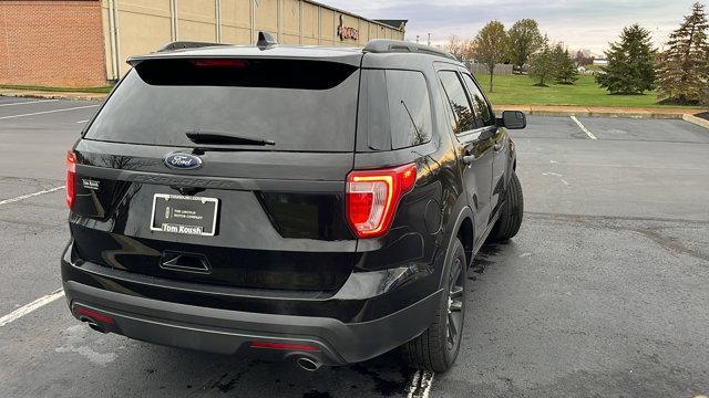 2017 ford explorer base