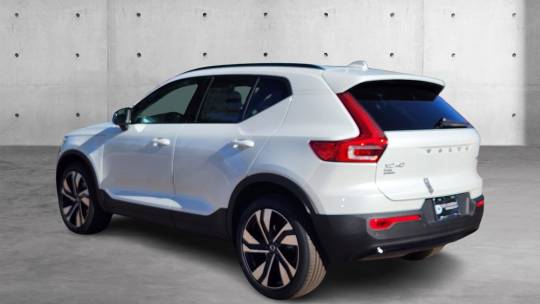 2025 Volvo XC40