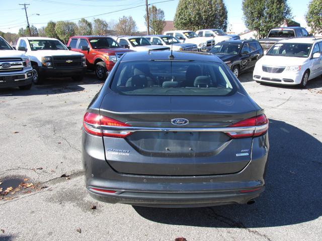 2018 ford fusion se