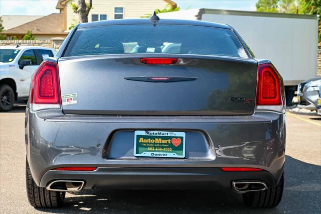 2022 chrysler 300 s