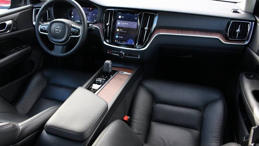 2024 volvo s60 b5 plus dark theme