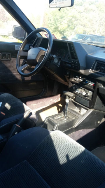 1988 nissan sentra hatch back 2-door 1.6l