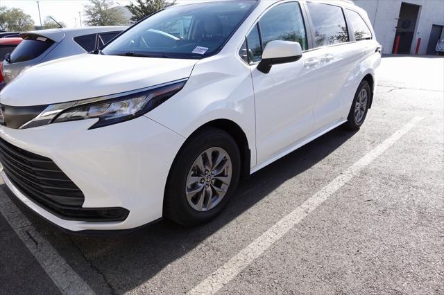 2023 toyota sienna le