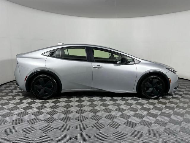 2023 toyota prius le