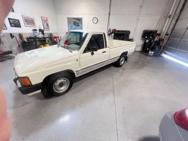 1986 toyota pickup pickup white rwd automatic 1 ton long bed rn55