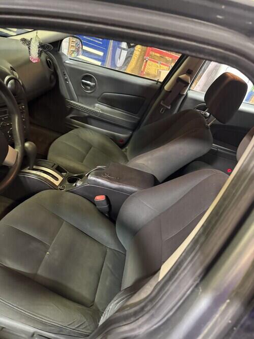 2005 pontiac grand prix good tires 2 yrs ago low miles on them. heat and a/c both