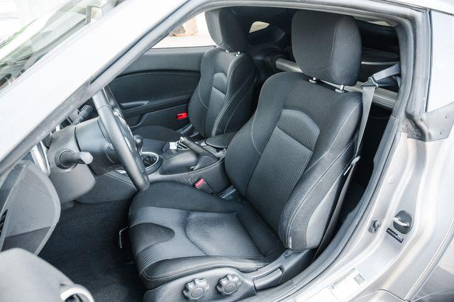 2010 nissan 370z base