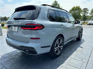 2025 BMW X7 m60i
