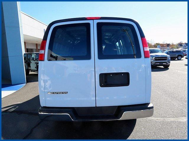 2022 chevrolet express 2500 rwd 2500 regular wheelbase wt