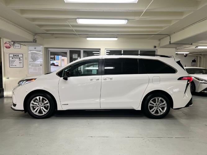 used 2021 toyota sienna xse