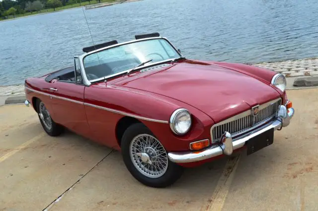 1968 mgb chrome bumpers wire wheels very nice, most collectible model year
