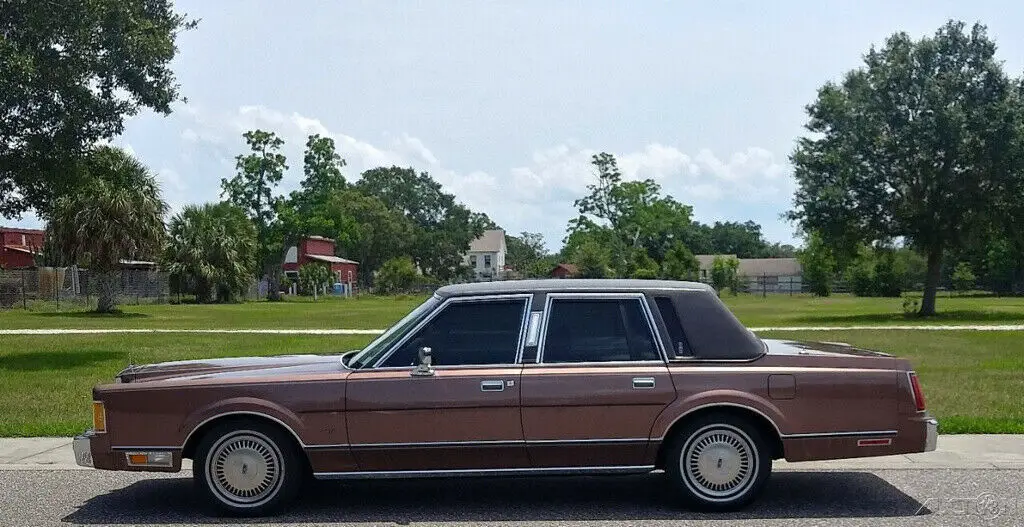 1989 lincoln town car clean! only 41,631 pampered miles